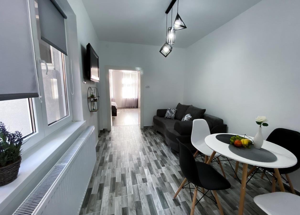5 Apartment *